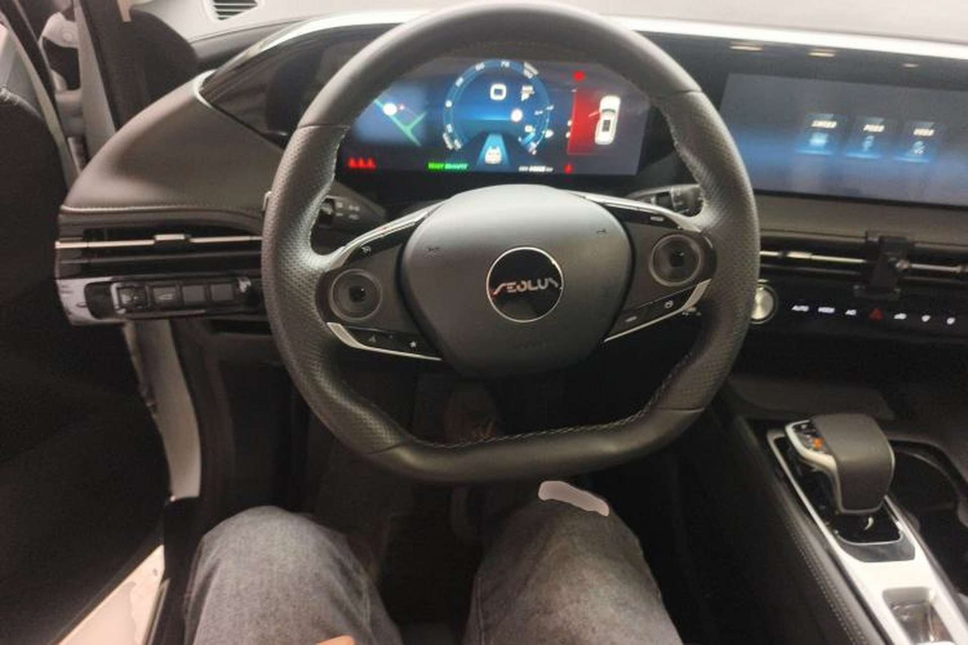 Used Dongfeng Aeolus Huge 2022 Mach Dual-Motor 1.5T MHD Dare-to-Dream Edition Steering Wheel