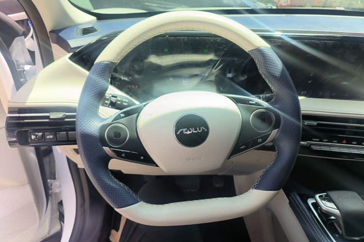 Used Dongfeng Aeolus Huge 2022 Mach Power 1.5T DareDrive Edition · Smart Steering Wheel