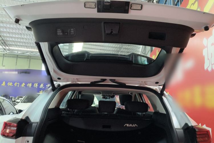 Used Dongfeng Aeolus Huge 2022 Mach Power 1.5T Dare-to-Love Edition Trunk