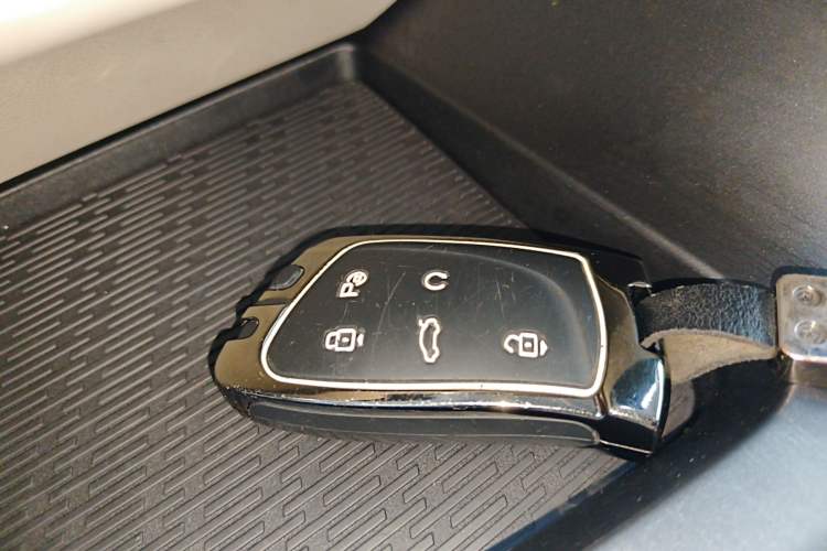 Used Dongfeng Aeolus Huge 2022 Mach Power 1.5T DareDrive Edition · Smart Vehicle Key