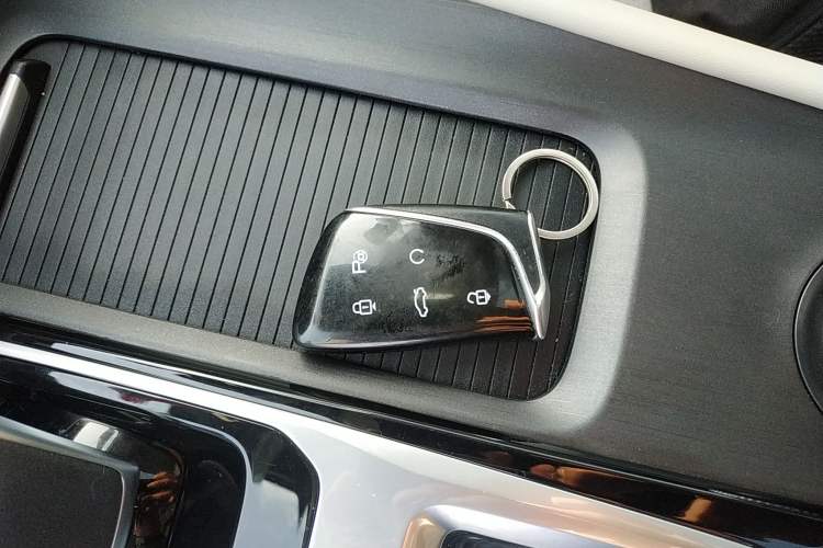 Used Dongfeng Aeolus Huge 2022 Mach Power 1.5T DareDrive Edition · Smart Vehicle Key