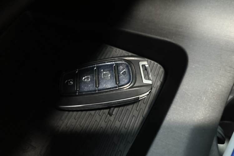 Used Dongfeng Aeolus Huge 2022 Mach Dual-Motor 1.5T MHD Dare-to-Dream Edition Vehicle Key