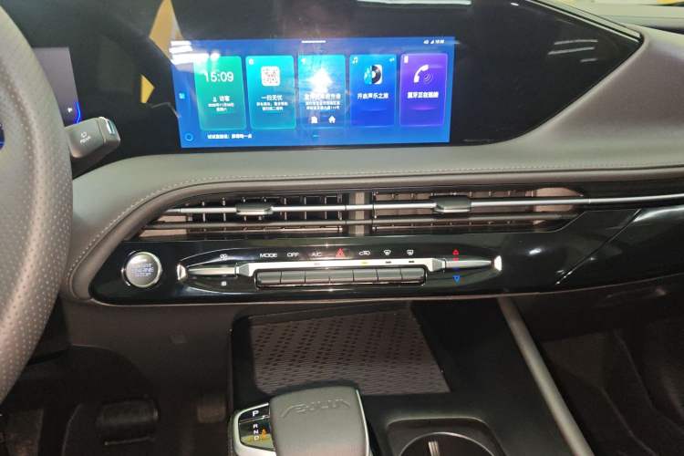 Used Dongfeng Aeolus Huge 2024 Mach Power 1.5T Luxury Model Audio And AC Panel