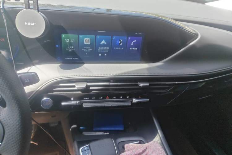 Used Dongfeng Aeolus Huge 2024 Mach Power 1.5T Luxury Model Audio And AC Panel