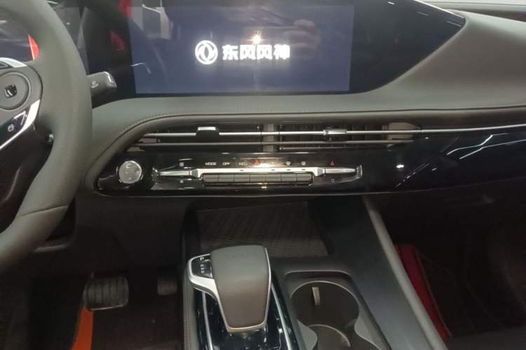 Used Dongfeng Aeolus Huge 2024 Mach Power 1.5T Premium Model Audio And AC Panel