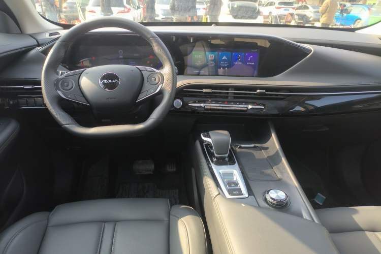 Used Dongfeng Aeolus Huge 2024 Mach Power 1.5T Luxury Model Center Console