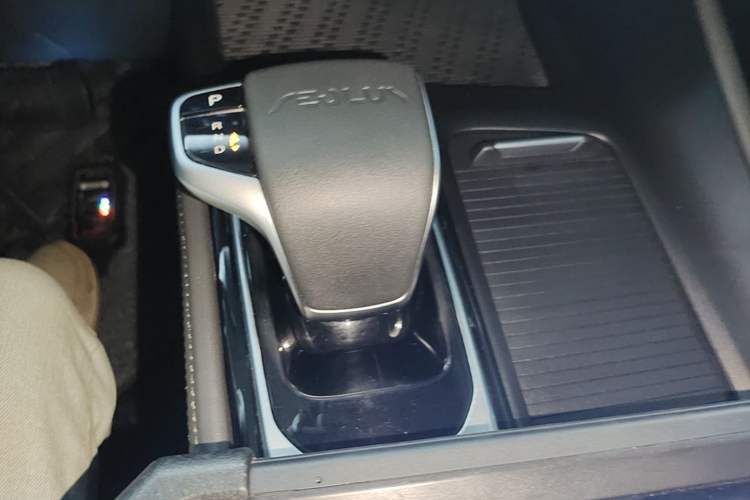 Used Dongfeng Aeolus Huge 2024 Mach Power 1.5T Premium Model Gear Lever