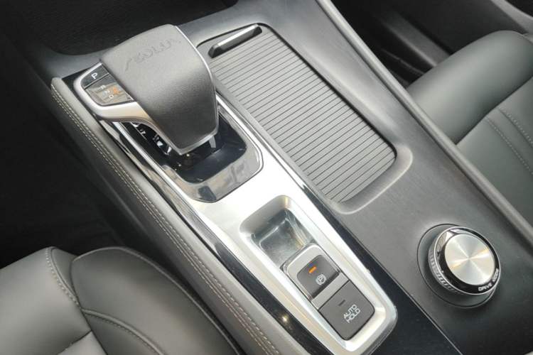 Used Dongfeng Aeolus Huge 2024 Mach Power 1.5T Luxury Model Gear Lever