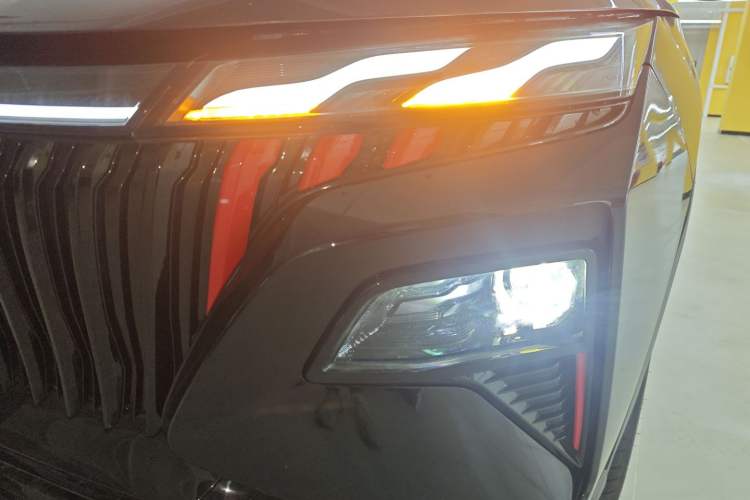 Used Dongfeng Aeolus Huge 2024 Mach Power 1.5T Luxury Model Left Front Headlight