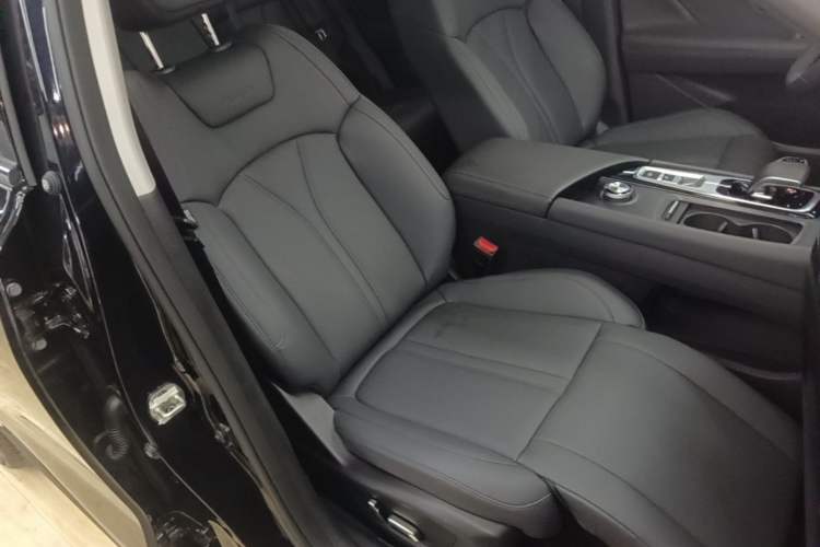 Used Dongfeng Aeolus Huge 2024 Mach Power 1.5T Premium Model Right Front Seat