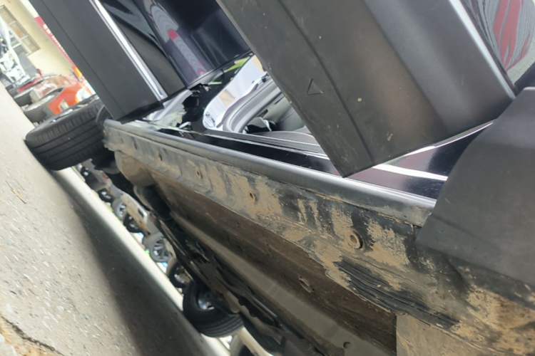 Used Dongfeng Aeolus Huge 2024 Mach Power 1.5T Luxury Model Right Side Sill