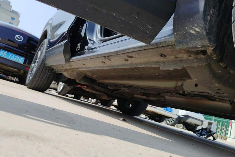 Used Dongfeng Aeolus Huge 2024 Mach Power 1.5T Premium Model Right Side Sill
