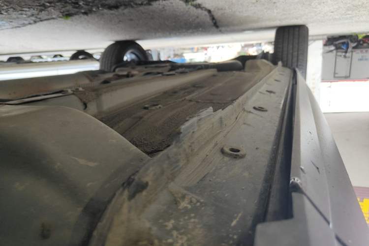 Used Dongfeng Aeolus Huge 2024 Mach Power 1.5T Luxury Model Right Side Sill