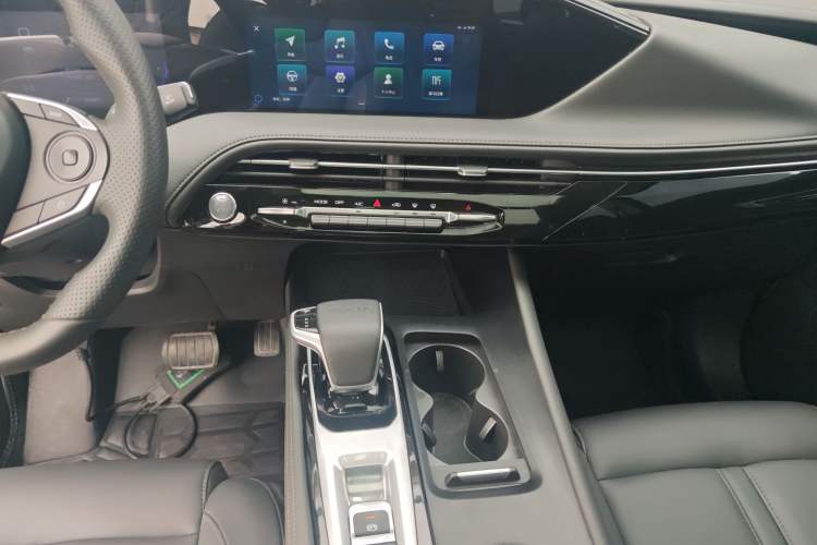 Used Dongfeng Aeolus Huge 2024 Mach Power 1.5T Luxury Model Audio And AC Panel