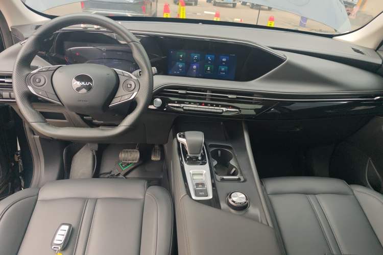 Used Dongfeng Aeolus Huge 2024 Mach Power 1.5T Luxury Model Center Console