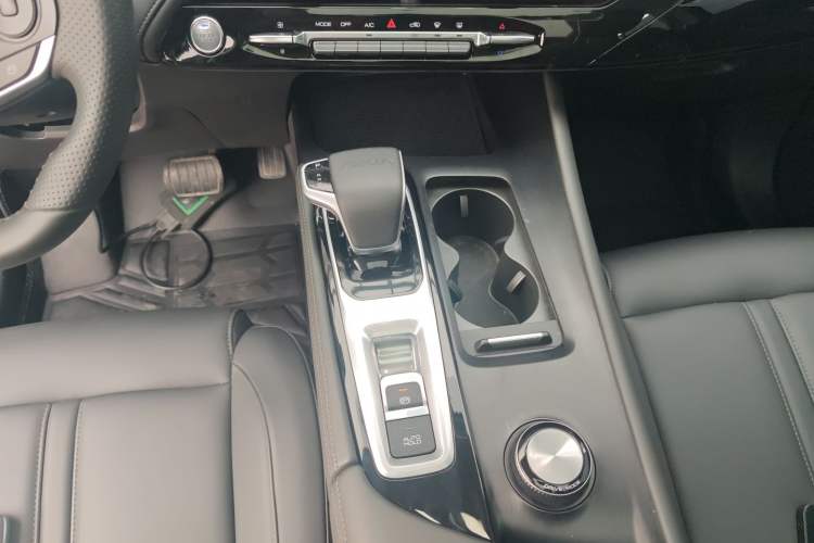 Used Dongfeng Aeolus Huge 2024 Mach Power 1.5T Luxury Model Gear Lever