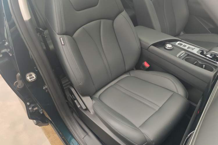 Used Dongfeng Aeolus Huge 2024 Mach Power 1.5T Luxury Model Right Front Seat