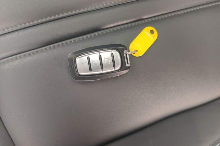 Used Dongfeng Aeolus Huge 2024 Mach Power 1.5T Luxury Model Vehicle Key