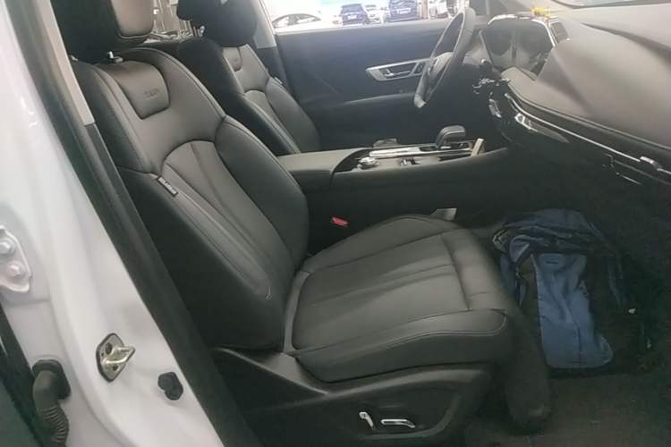 Used Dongfeng Aeolus Huge 2024 Mach Power 1.5T Premium Model Right Front Seat