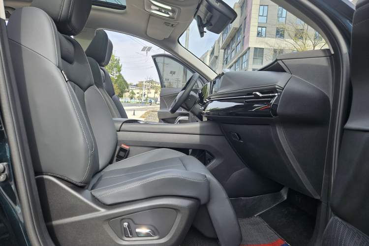 Used Dongfeng Aeolus Huge 2024 Mach Power 1.5T Premium Model Right Front Seat