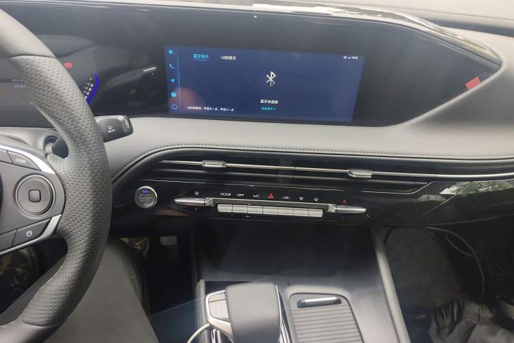 Used Dongfeng Aeolus Huge 2024 Mach Power 1.5T Luxury Model Audio And AC Panel