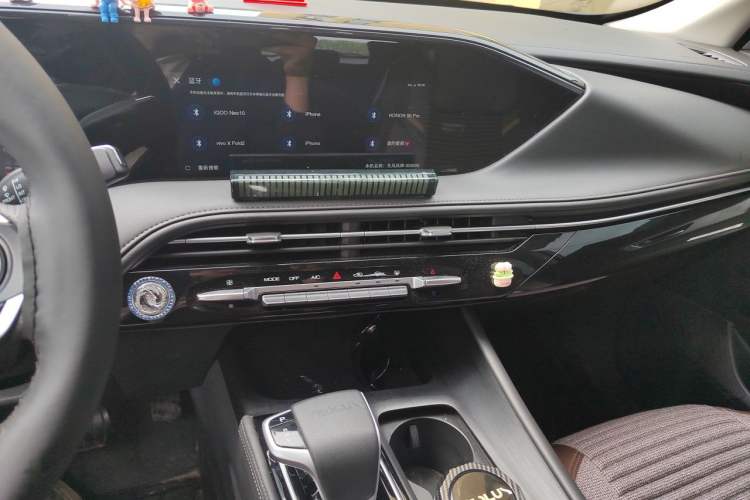 Used Dongfeng Aeolus Huge 2024 Mach Power 1.5T Luxury Model Audio And AC Panel