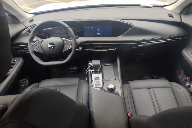 Used Dongfeng Aeolus Huge 2024 Mach Power 1.5T Luxury Model Center Console