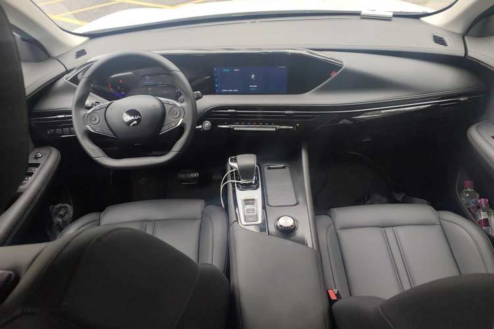 Used Dongfeng Aeolus Huge 2024 Mach Power 1.5T Luxury Model Center Console