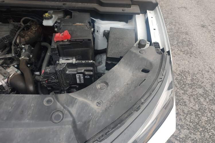 Used Dongfeng Aeolus Huge 2024 Mach Power 1.5T Luxury Model Engine Bay Left