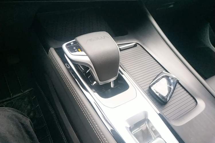 Used Dongfeng Aeolus Huge 2024 Mach Power 1.5T Luxury Model Gear Lever
