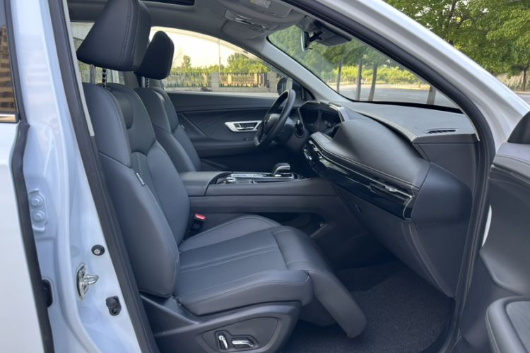 Used Dongfeng Aeolus Huge 2024 Mach Power 1.5T Premium Model Right Front Seat