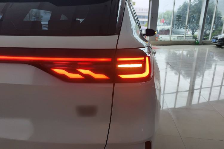 Used Dongfeng Aeolus Huge 2024 Mach Power 1.5T Premium Model Right Rear Taillight