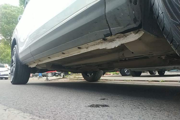 Used Dongfeng Aeolus Huge 2024 Mach Power 1.5T Luxury Model Right Side Sill