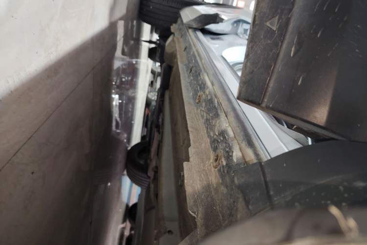 Used Dongfeng Aeolus Huge 2024 Mach Power 1.5T Premium Model Right Side Sill