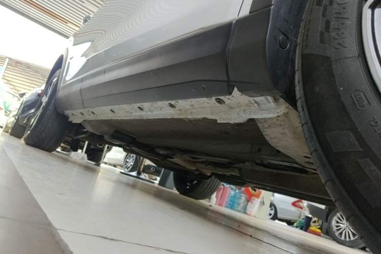 Used Dongfeng Aeolus Huge 2024 Mach Power 1.5T Premium Model Right Side Sill