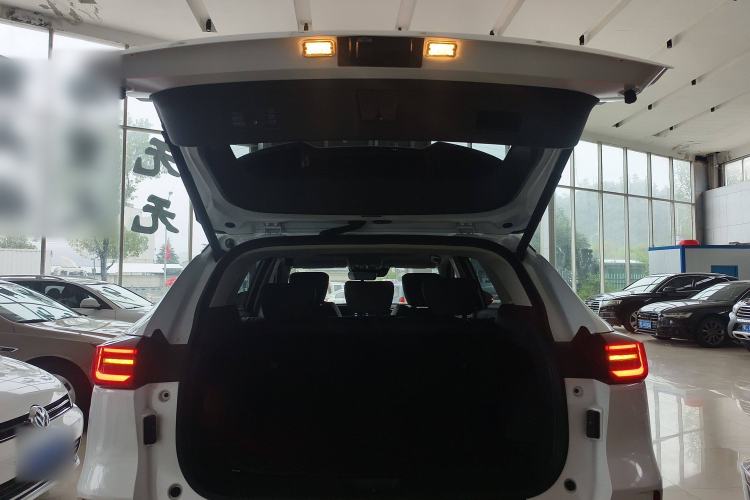 Used Dongfeng Aeolus Huge 2024 Mach Power 1.5T Premium Model Trunk