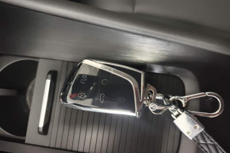 Used Dongfeng Aeolus Huge 2024 Mach Power 1.5T Premium Model Vehicle Key