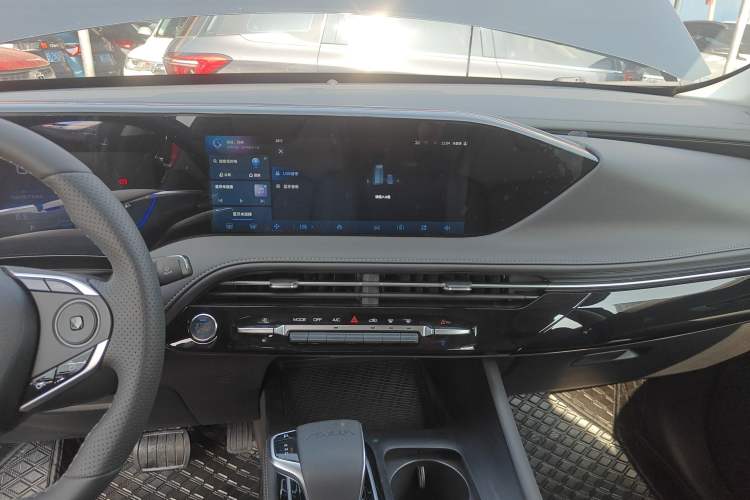 Used Dongfeng Aeolus Huge 2025 Mach Power 1.5T Luxury Version Audio And AC Panel