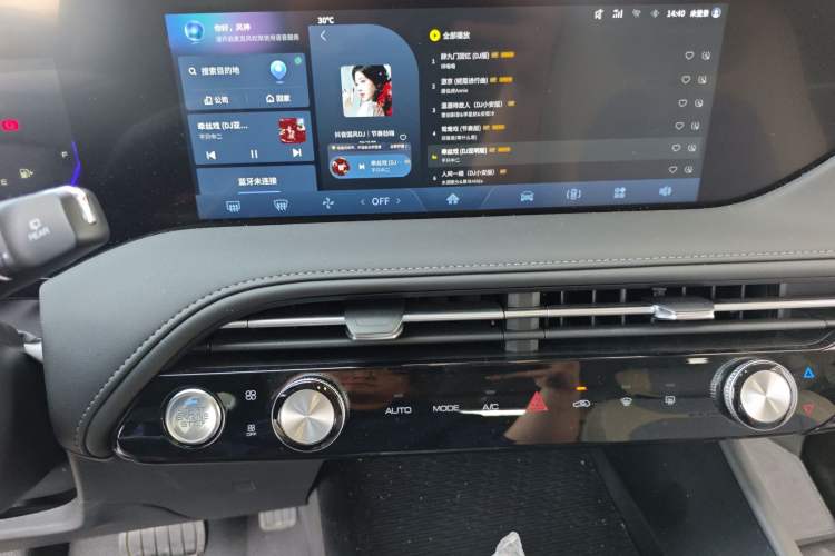 Used Dongfeng Aeolus Huge 2025 Mach Power 1.5T Premium Version Audio And AC Panel
