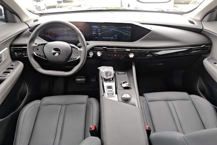 Used Dongfeng Aeolus Huge 2025 Mach Power 1.5T Premium Version Center Console