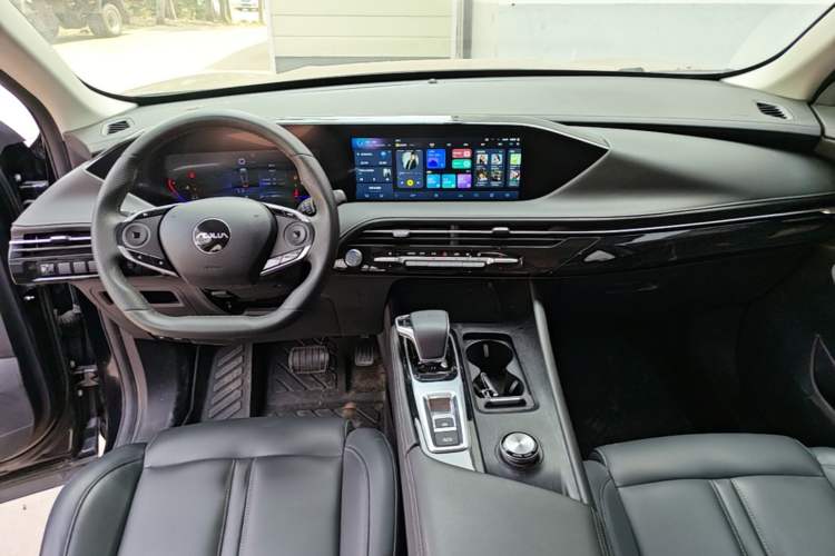 Used Dongfeng Aeolus Huge 2025 Mach Power 1.5T Luxury Version Center Console
