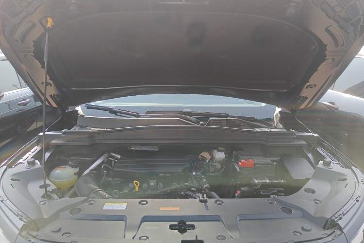 Used Dongfeng Aeolus Huge 2025 Mach Power 1.5T Luxury Version Engine Bay