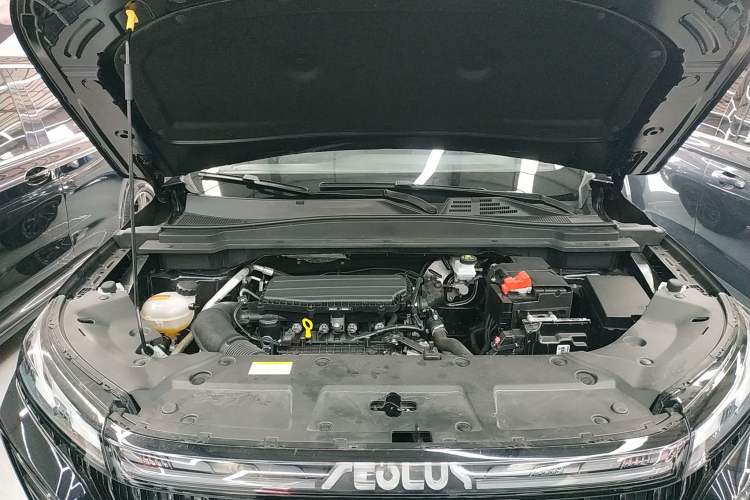Used Dongfeng Aeolus Huge 2025 Mach Power 1.5T Luxury Version Engine Bay