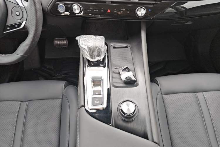 Used Dongfeng Aeolus Huge 2025 Mach Power 1.5T Premium Version Gear Lever