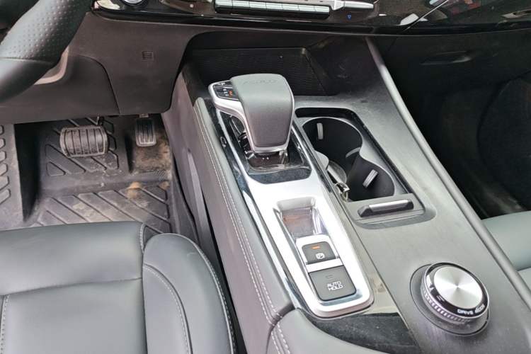 Used Dongfeng Aeolus Huge 2025 Mach Power 1.5T Luxury Version Gear Lever