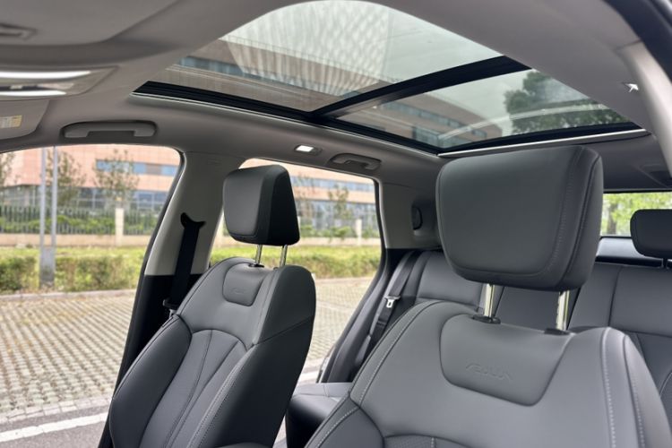 Used Dongfeng Aeolus Huge 2025 Mach Power 1.5T Premium Version Headliner