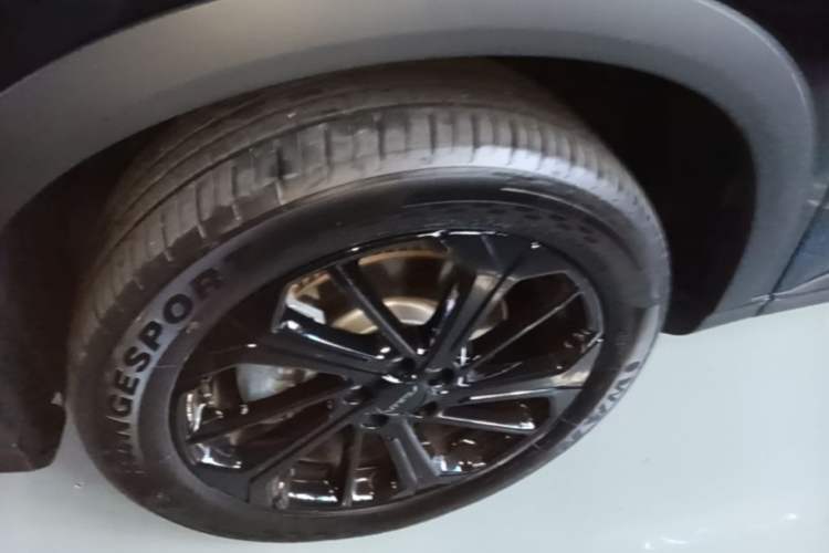 Used Dongfeng Aeolus Huge 2025 Mach Power 1.5T Premium Version Left Front Wheel Hub