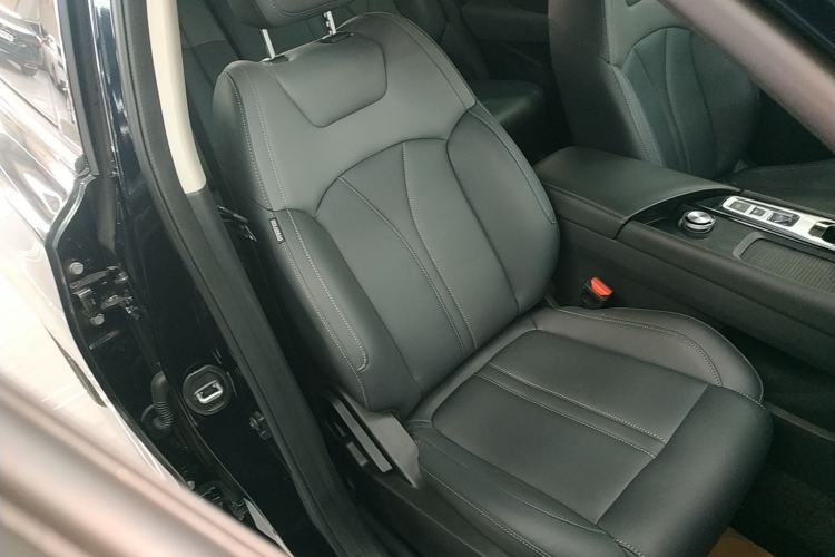 Used Dongfeng Aeolus Huge 2025 Mach Power 1.5T Luxury Version Right Front Seat