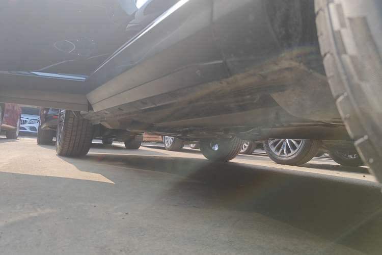 Used Dongfeng Aeolus Huge 2025 Mach Power 1.5T Luxury Version Right Side Sill