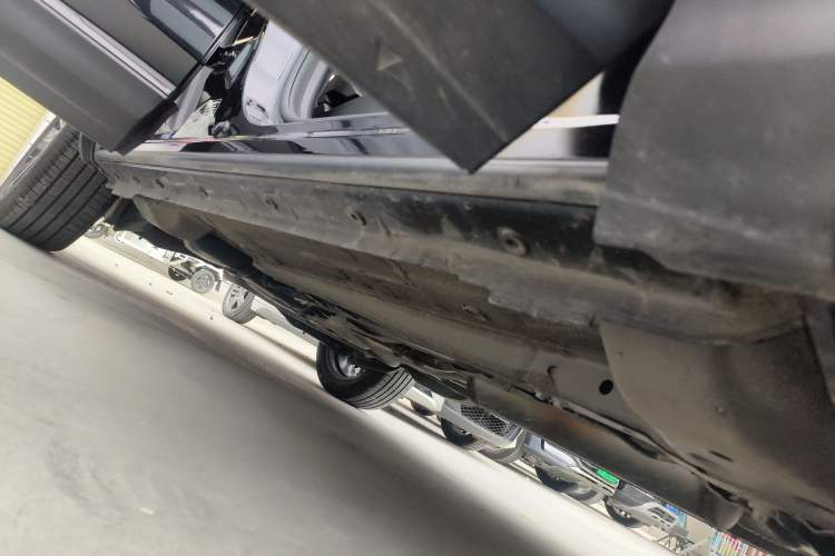 Used Dongfeng Aeolus Huge 2025 Mach Power 1.5T Luxury Version Right Side Sill